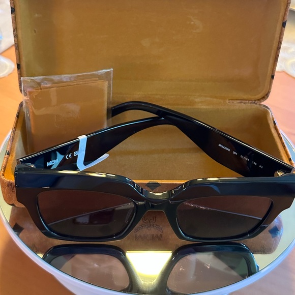 MCM sunglasses NWT! - Picture 5 of 9